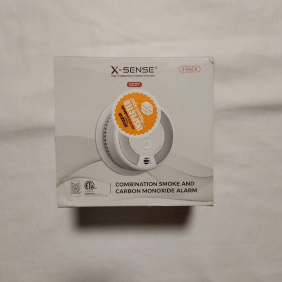 X-Sense Wireless Interconnected Combination Smoke and Carbon Monoxide Detector - Picture 1 of 5